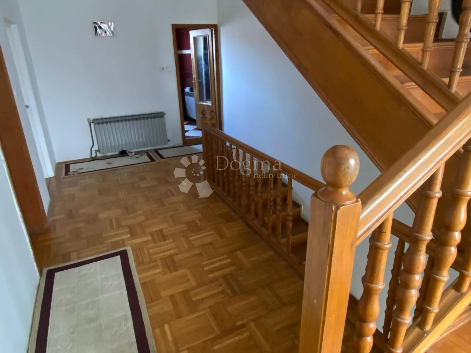 prodaja prostrane obiteljske kuće s dva odvojena stana – sesvete - slika 30