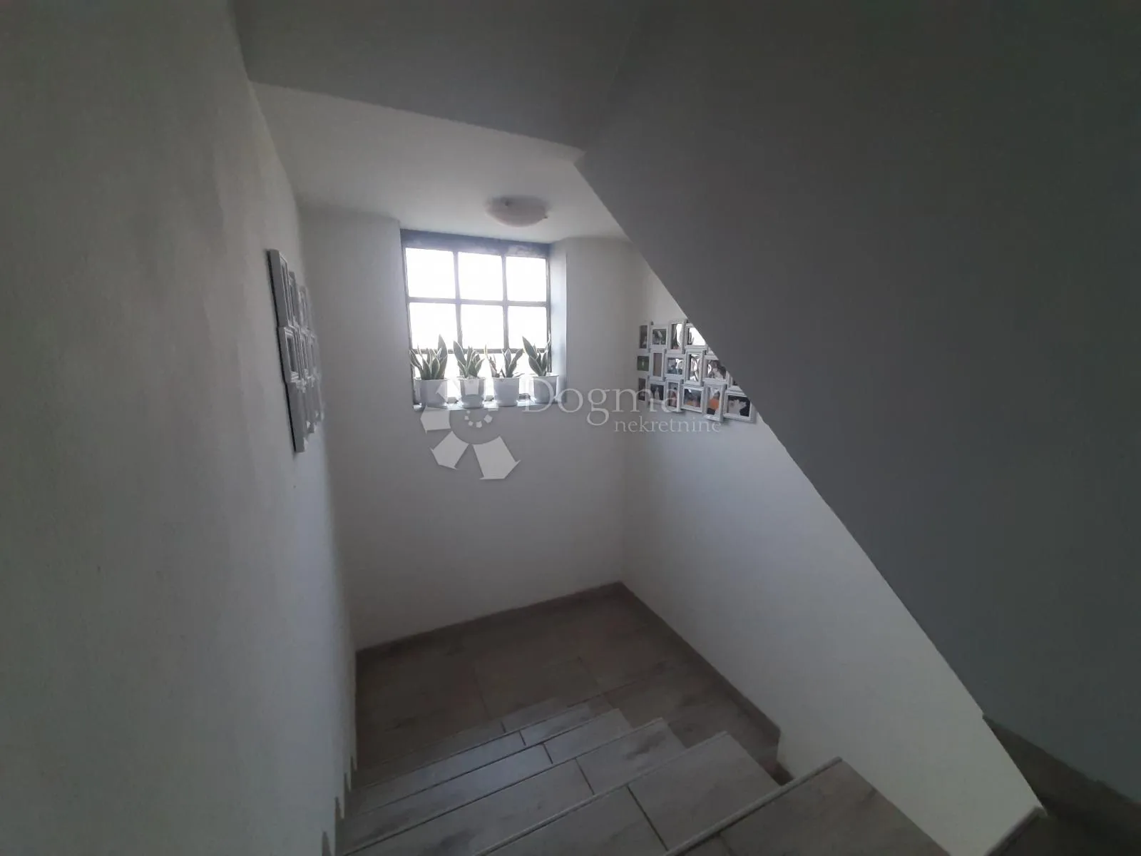 kuća uz park prirode medvednica – 650 m² mira i zelenila - slika 17