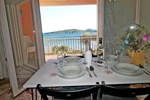 lovetovo -vodice, predivna kuća s 6 apartmana, prvi red do mora - slika 6