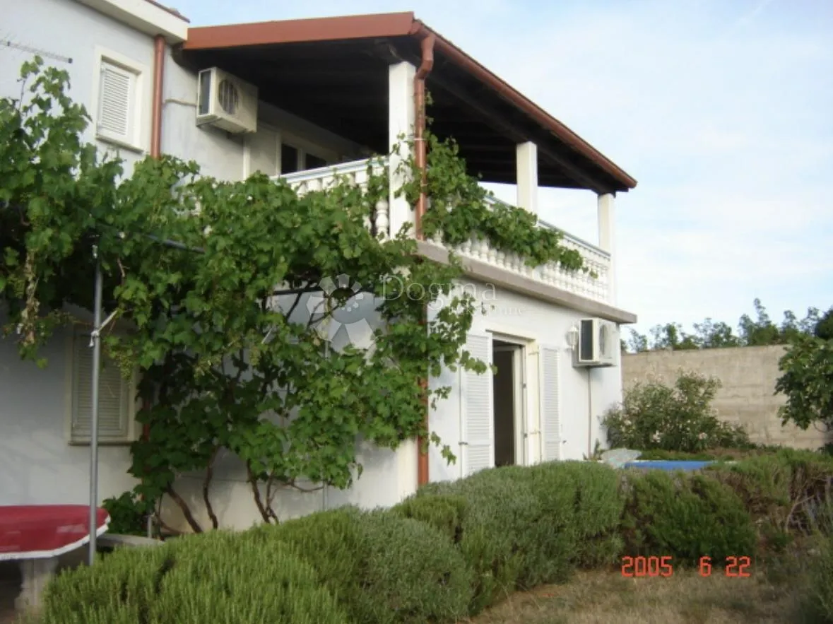 cesarica kuća novije gradnje sa 4 apartmana - slika 13