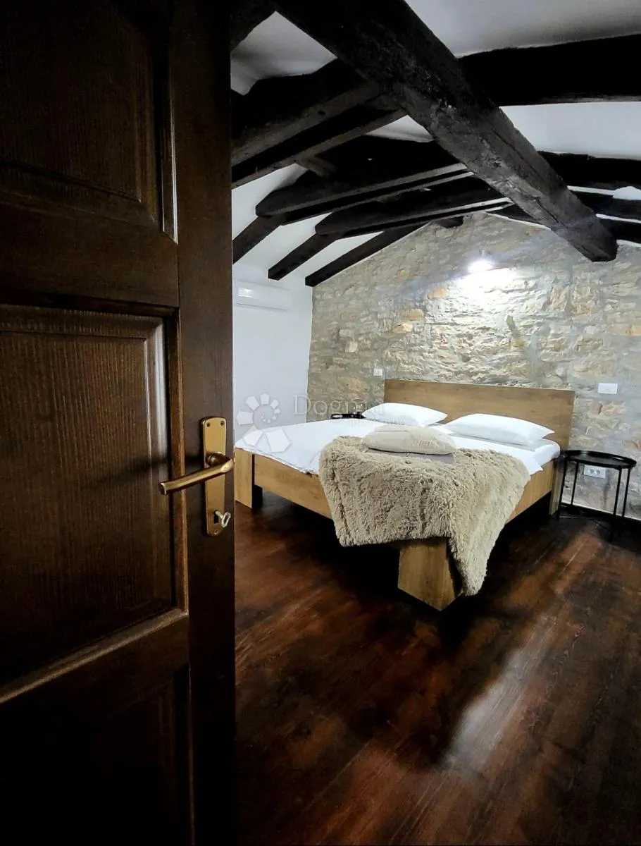 sveti lovreč, 3 kamene vile i dvor s bazenom - slika 11