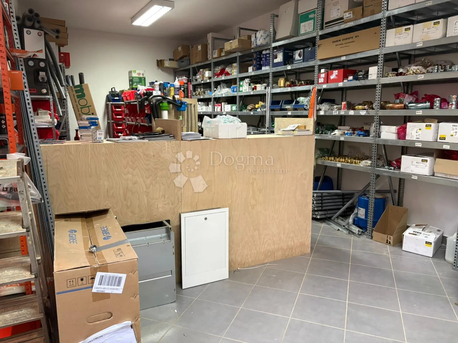 atraktivan poslovni prostor novigrad 129 m² sa vlastitim parkingom i mogućnošću prenamjene u stambeni prostor - slika 20