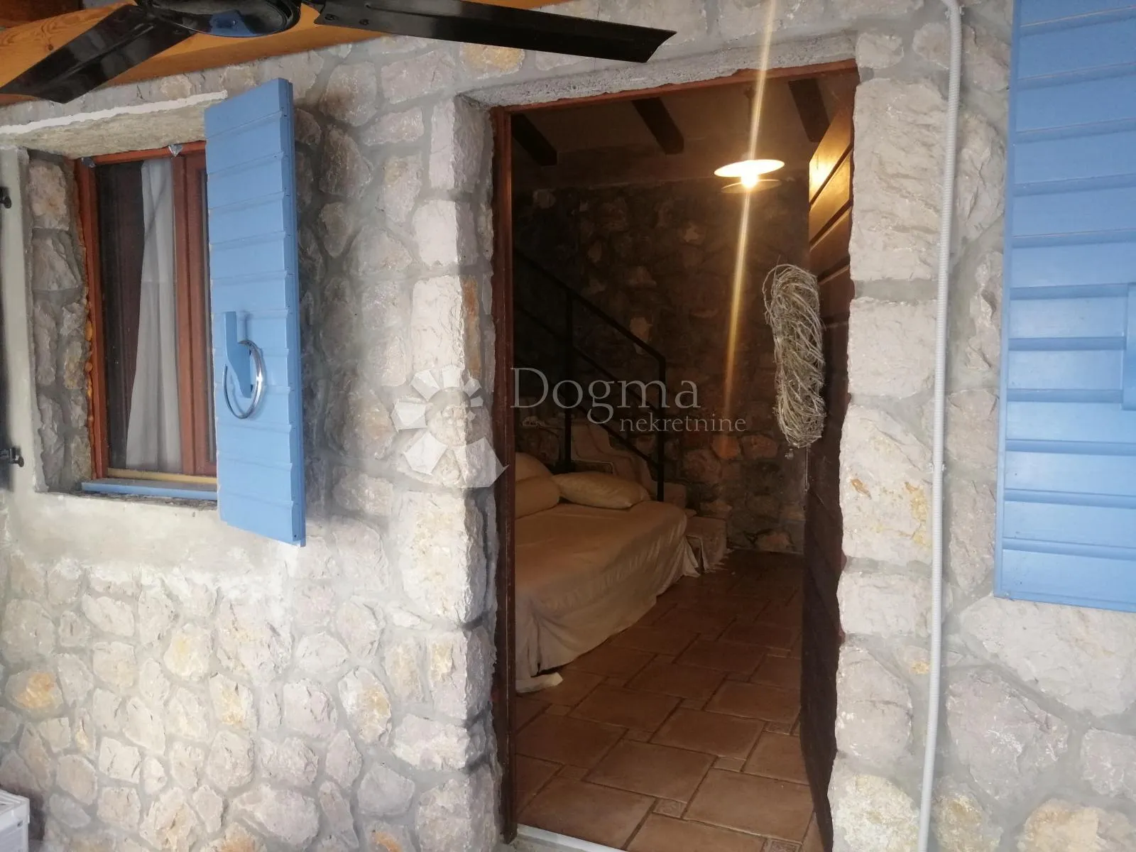 njivice - predivna prizemna etaža sa bazenom - slika 22