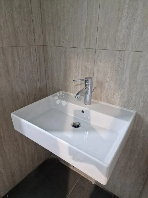 najam poslovnog prostora 555 m² – trešnjevka - slika 6