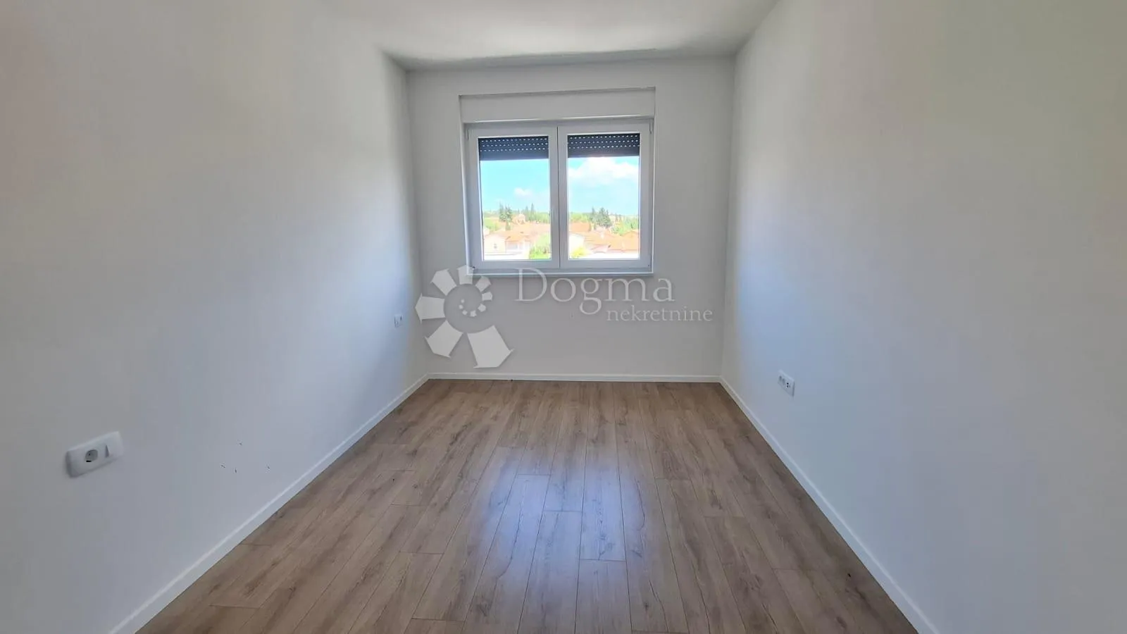 penthouse sa 3ss+db i krovnom terasom 800m od mora - slika 5