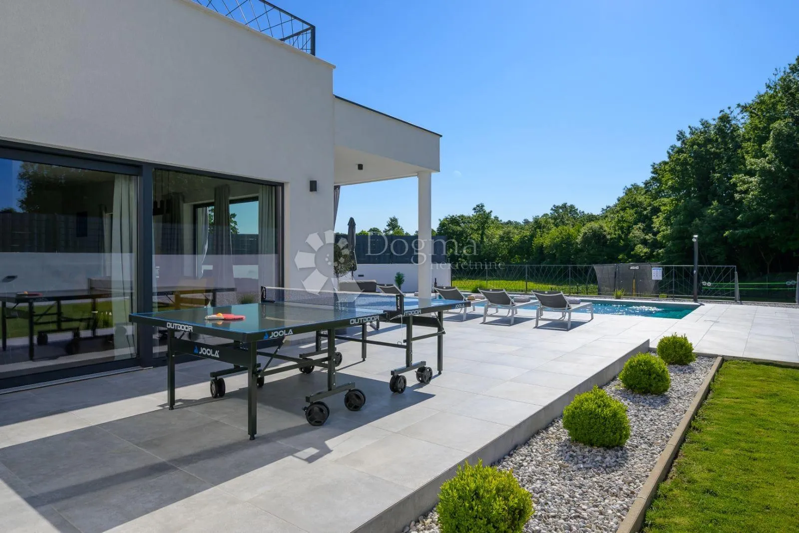 prekrasna villa s okućnicom od 983m2 i bazenom, mirna lokacija - slika 4