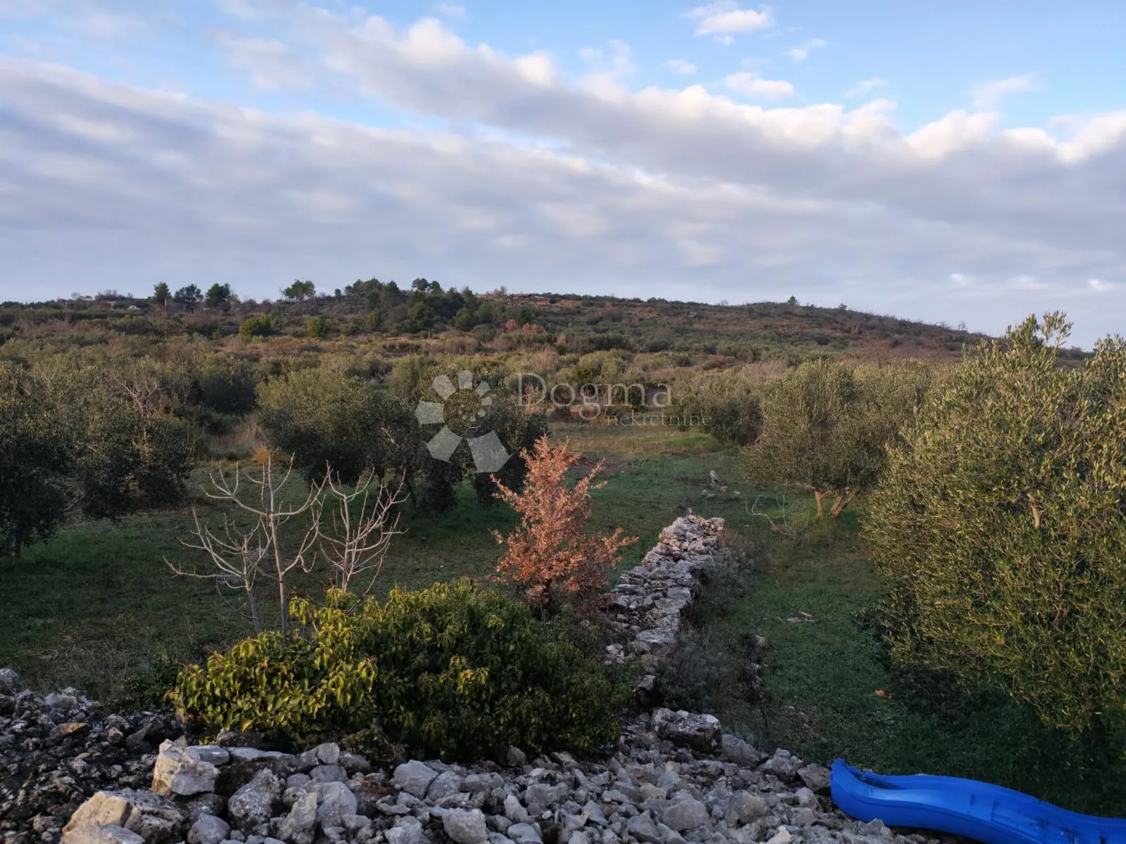 zaton kod šibenika - imanje s projektom za turistički resort - slika 10