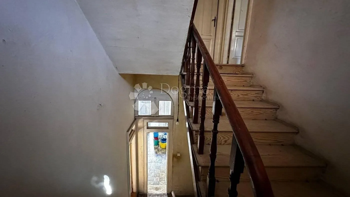 tradicionalna kamena obiteljska kuća sa minimalnom adaptacijom - slika 7