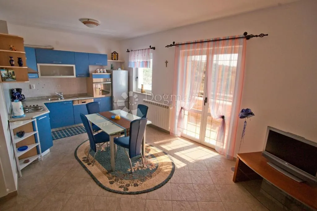 prodaje se – vila s neprocjenjivim pogledom na more, otoke i primošten - slika 16