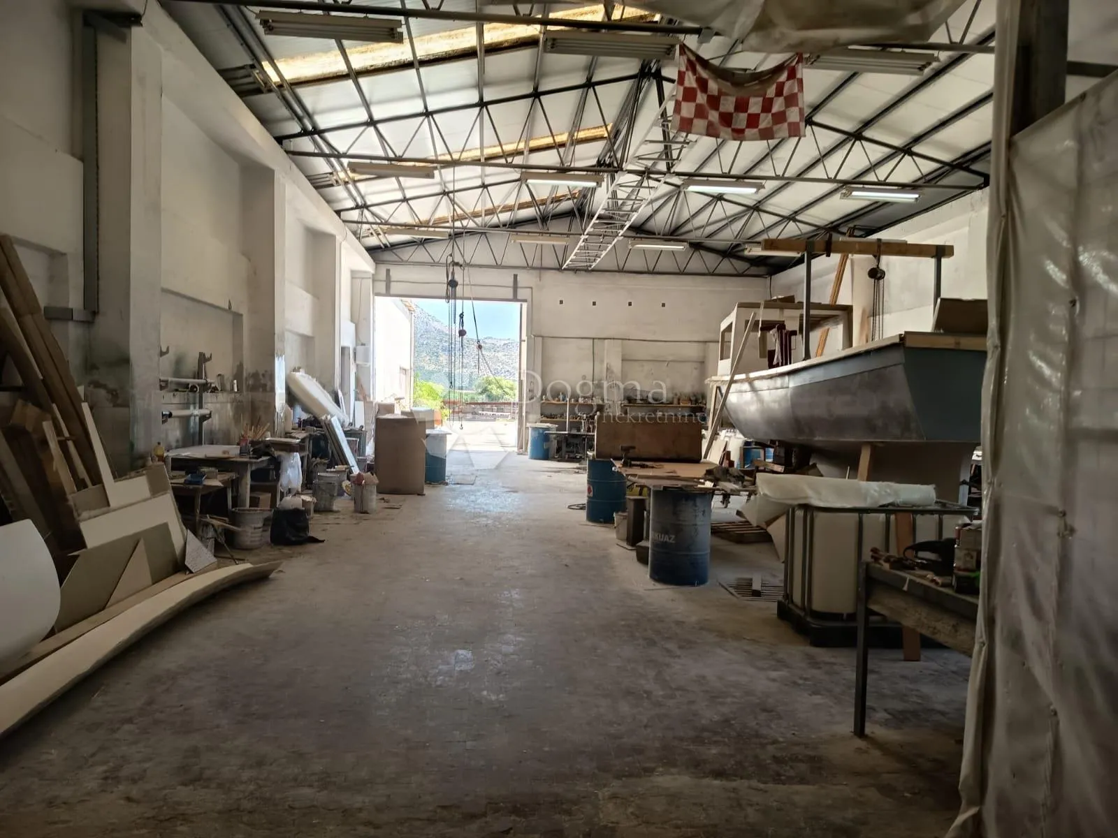 proizvodno–skladišni kompleks u opuzenu 702,90 m² - slika 6