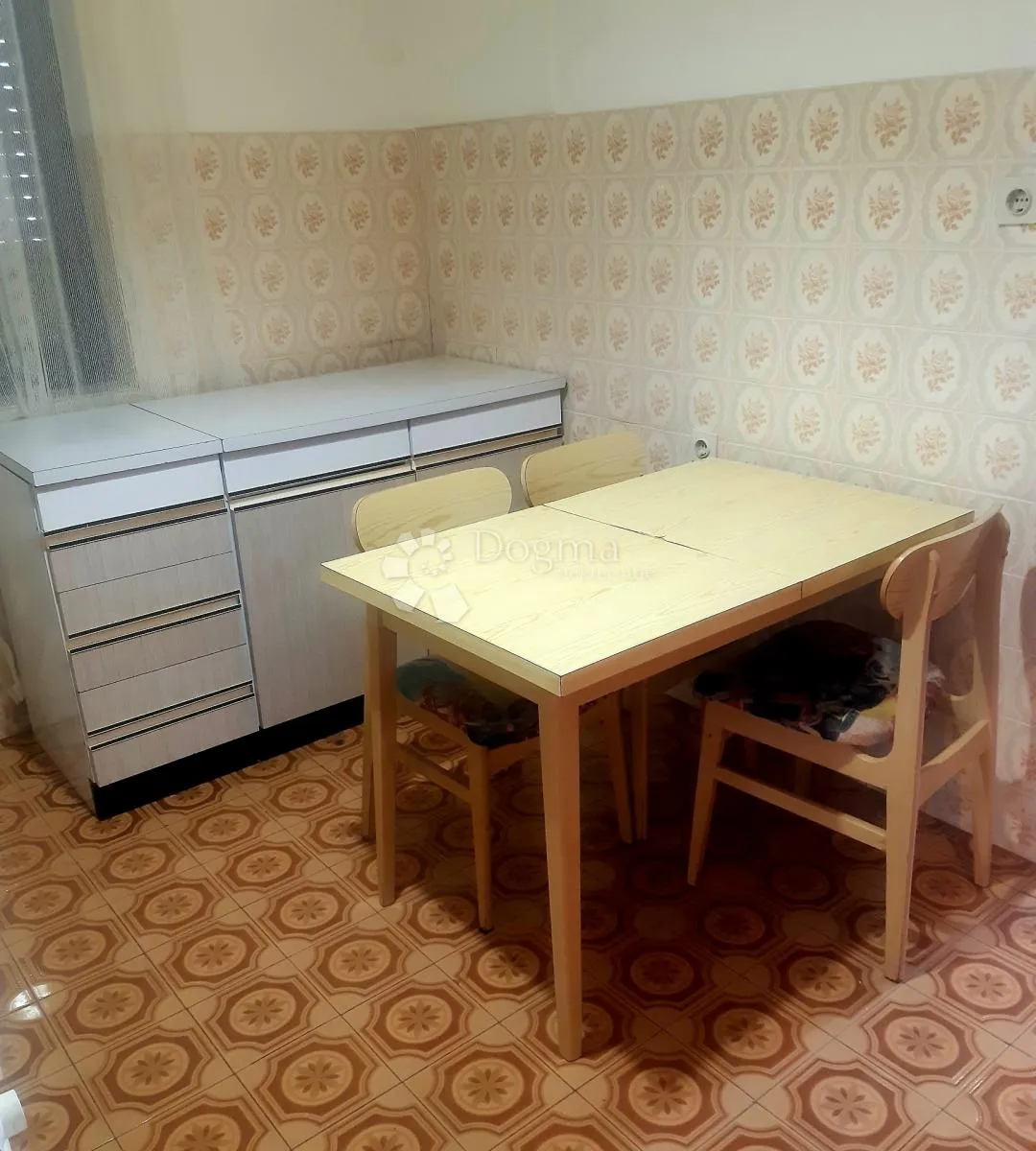 etaža sa garažama u centru srdoča za najam - slika 5