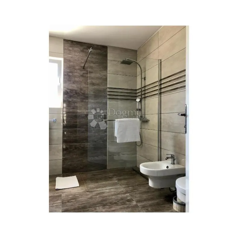 kuća na pagu s velikim dvorištem - 310m2 - slika 30