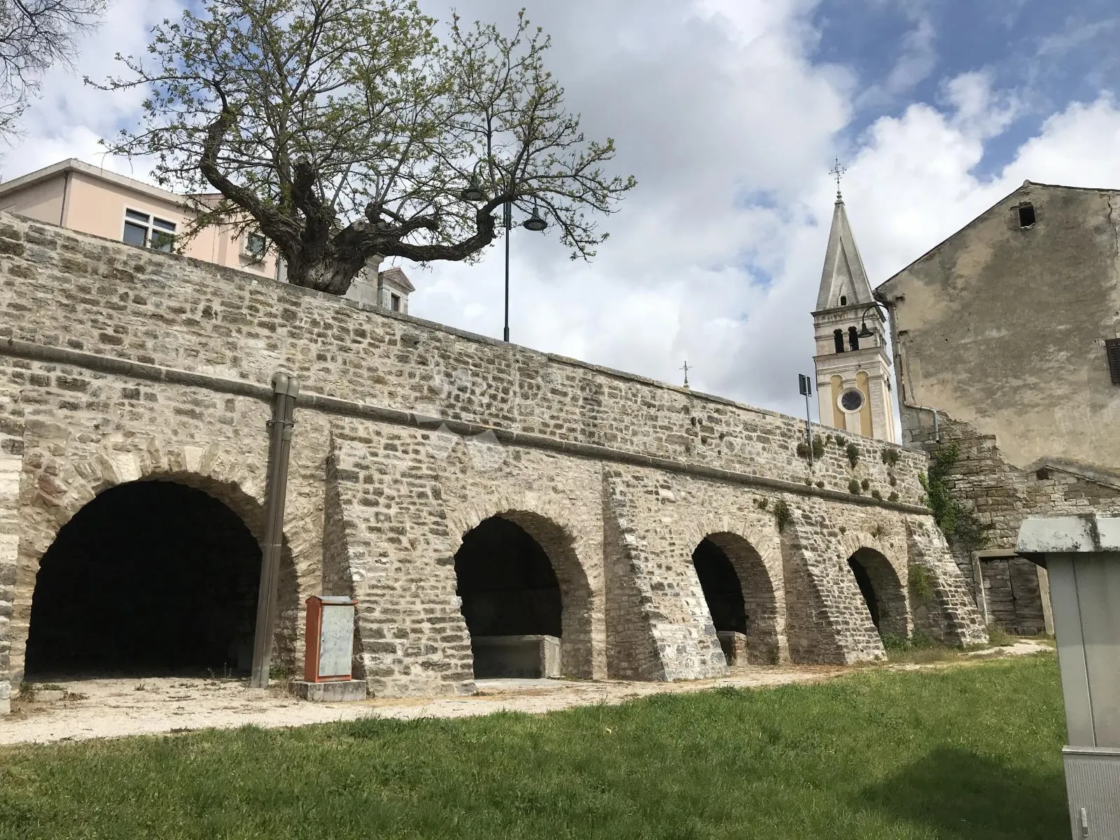 kuća i građevinsko zemljište sa jedinstvenim pogledom - slika 24