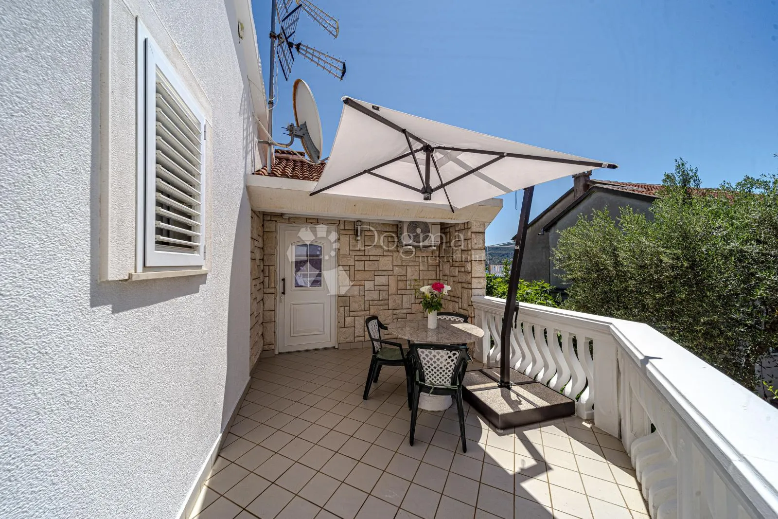 prvi red do mora: samoodrživa apartmanska vila s uhodanim poslovanjem – vela luka, korčula - slika 87
