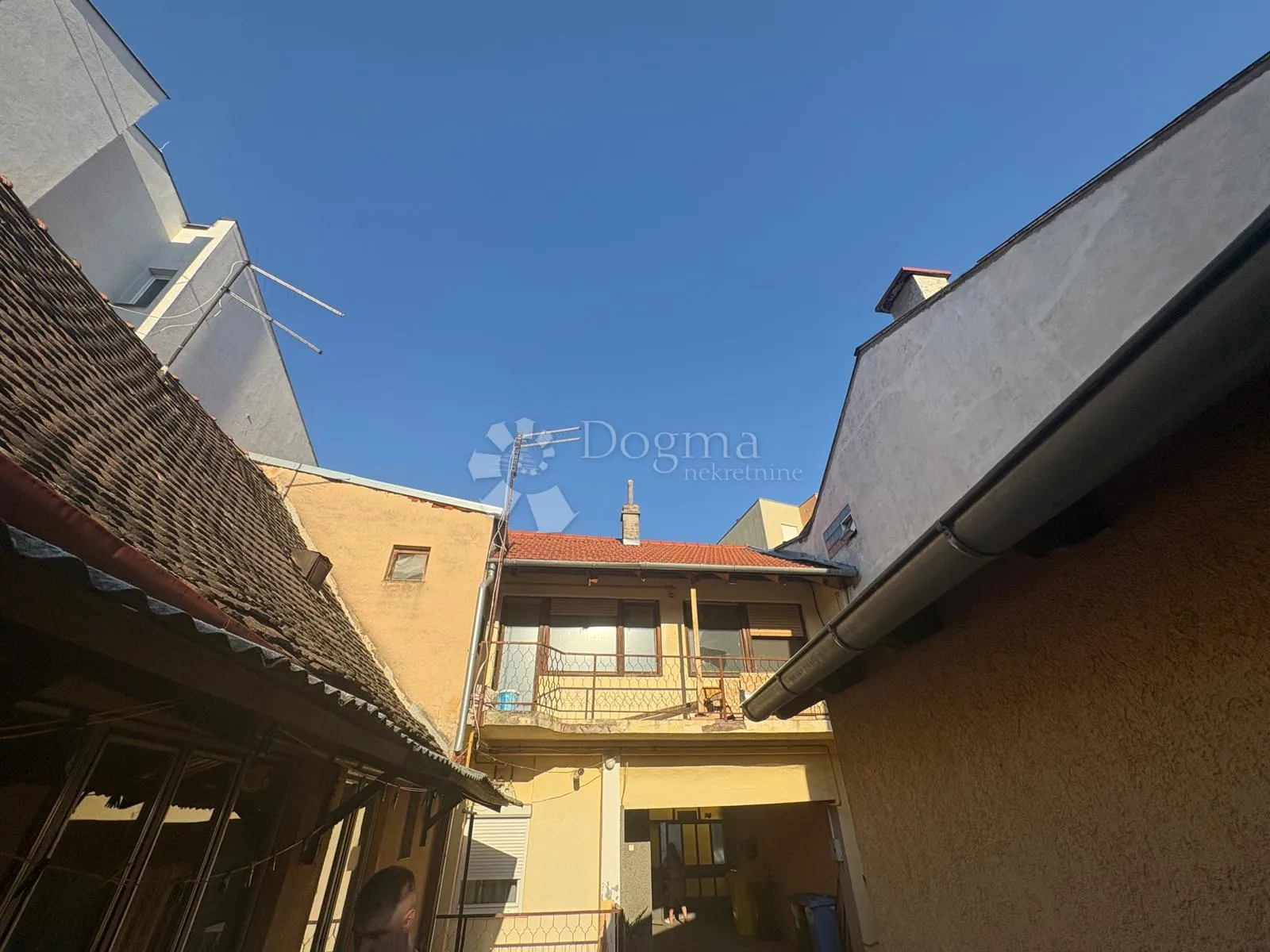 roh-bau potencijal u centru – 108 m² + dvorište - slika 3