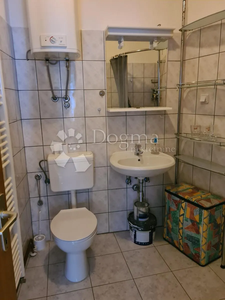 šibenik centar - kamena kuća blizu rive - slika 41