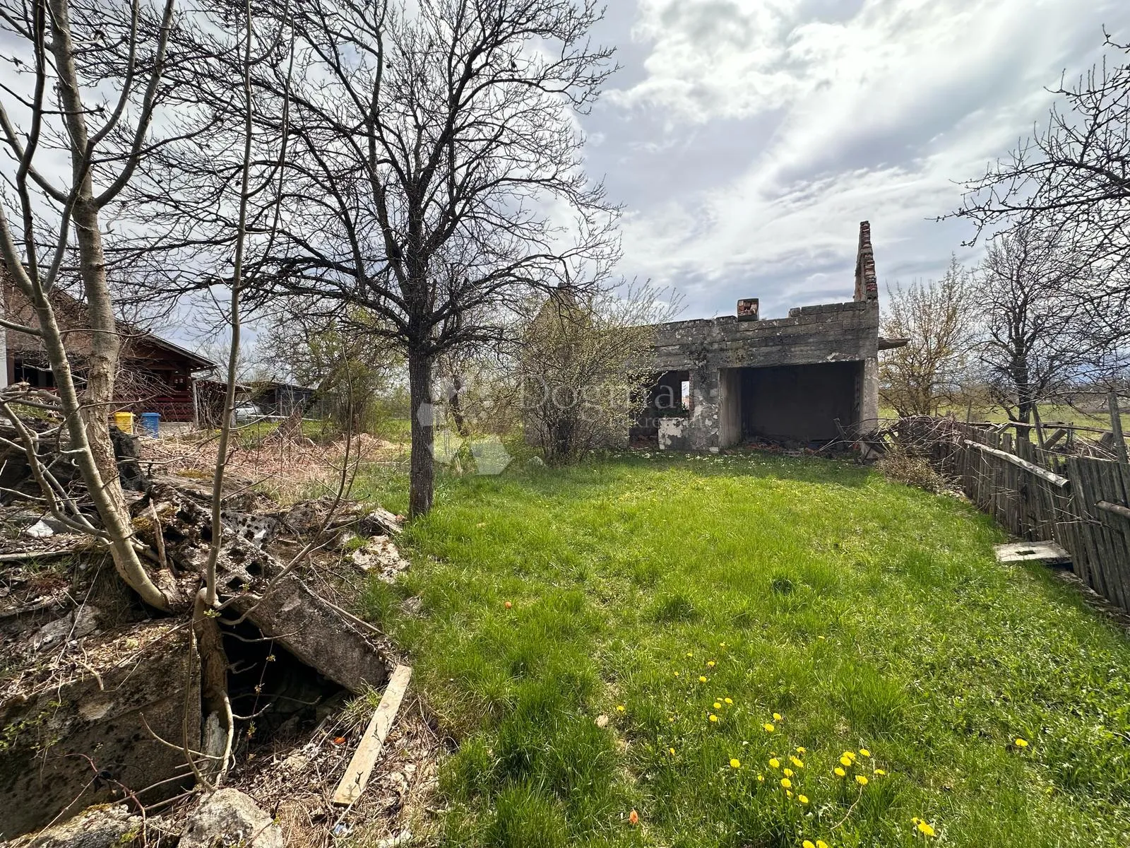 građevinsko zemljište blizina centra s ucrtanim objektima - slika 3