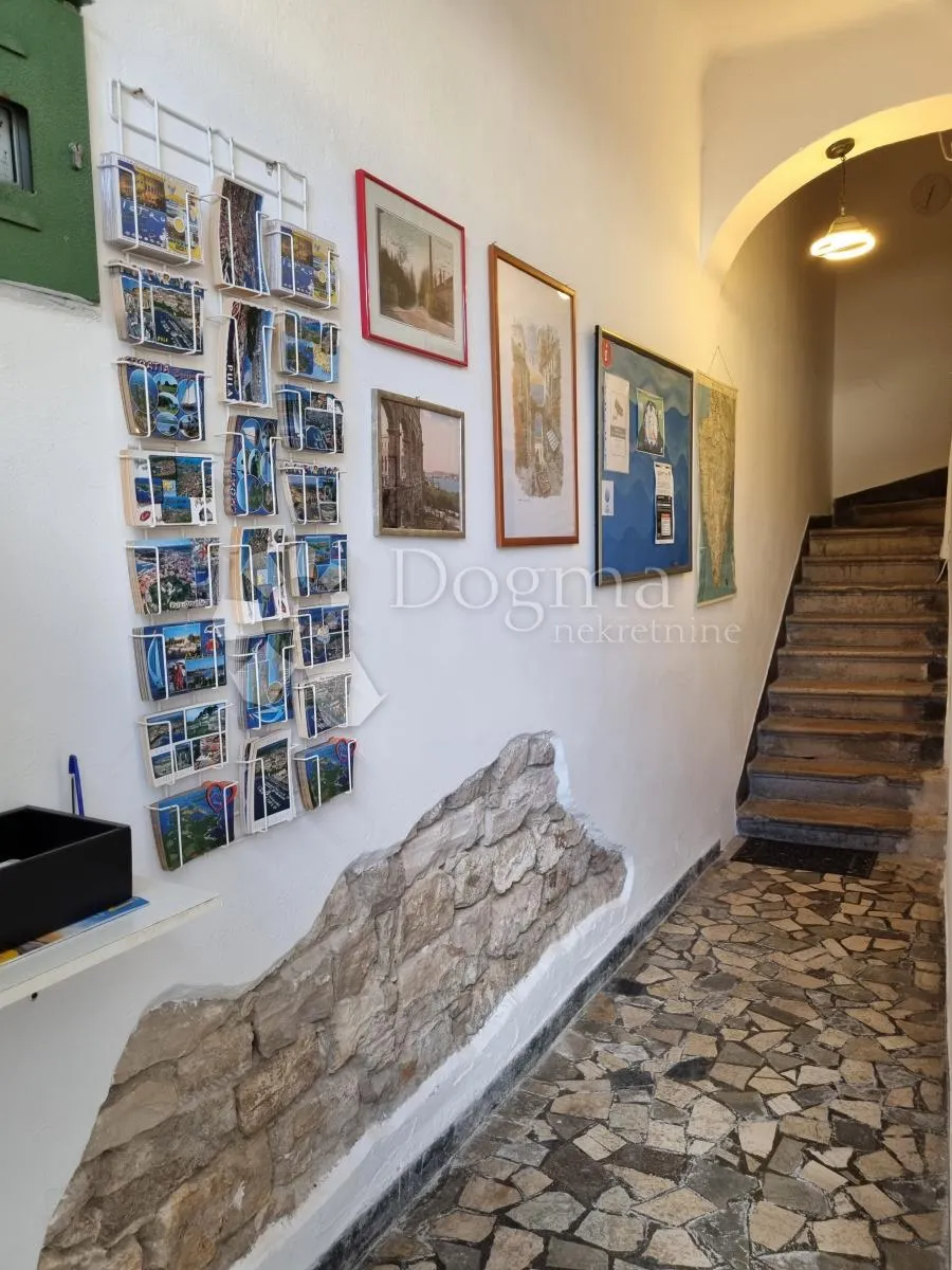 zgrada...poslovna prilika za hostel - slika 7