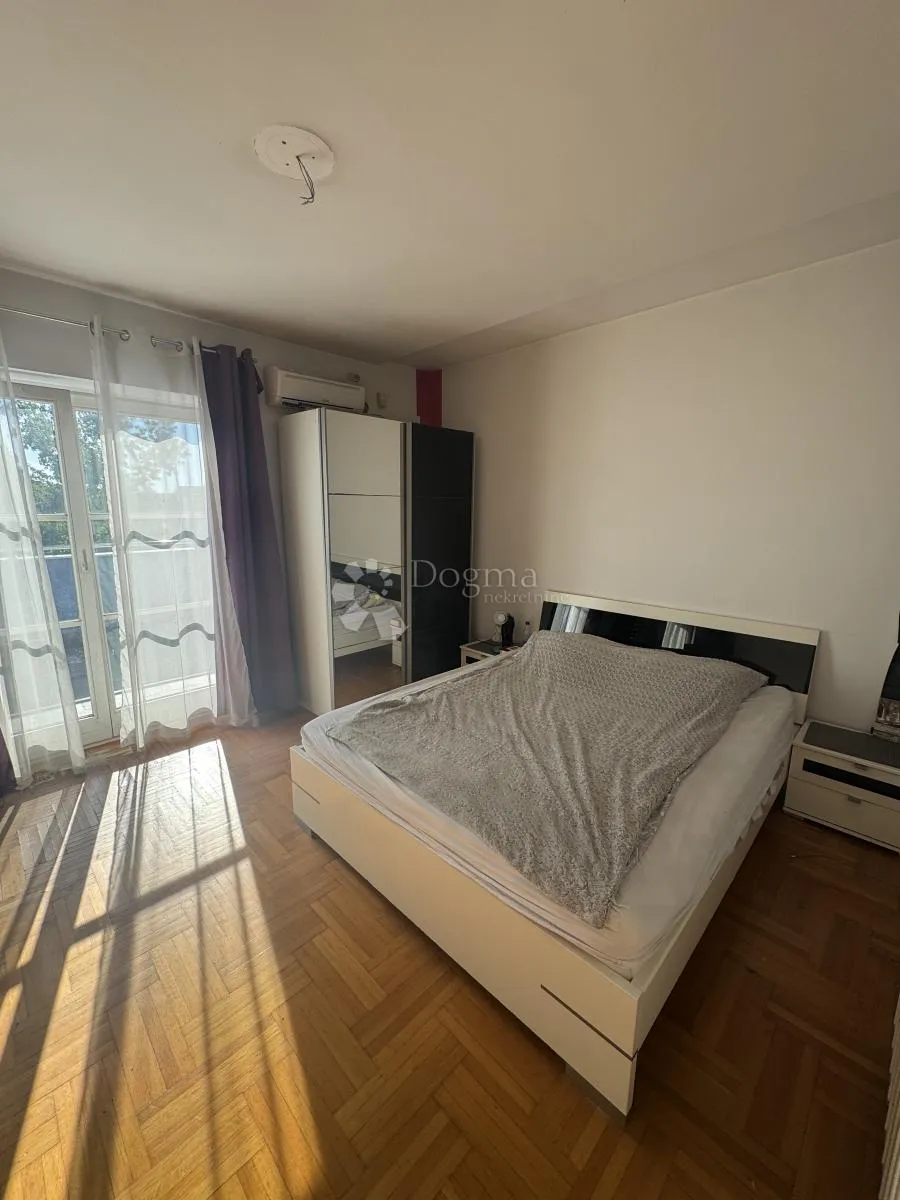 vila 425.99 m2 + 1294 m2 dvorište - prilika - slika 13