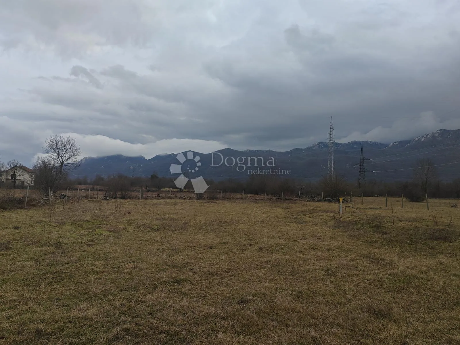 gračac kuća za odmor ili dom sređena s velikom okučnicom - slika 5