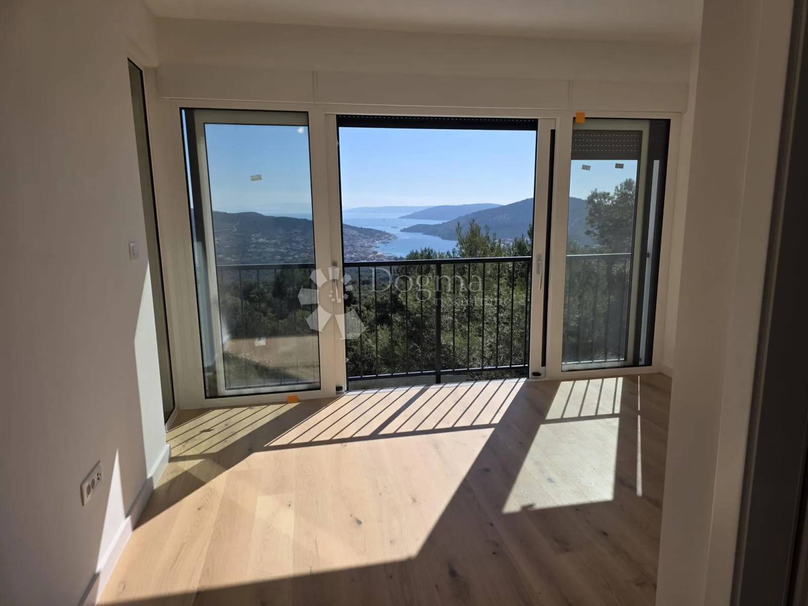 vinišće- top prilika!!! moderna villa s pogledom na more - slika 22