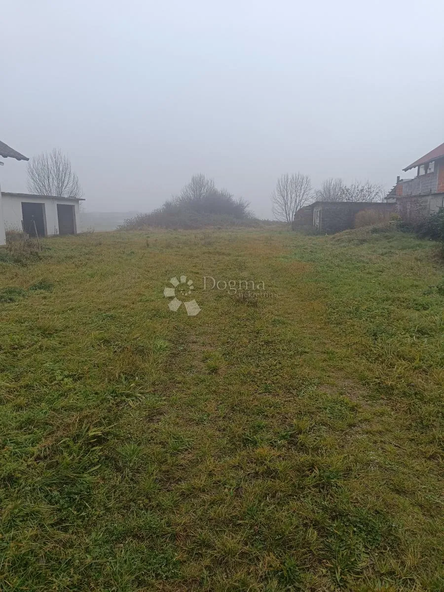 Prostrano građevinsko zemljište u mješovitoj zoni - Donja Zdenčina, Klinča Sela