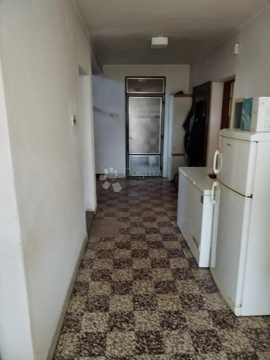 kuća sa zemljištem na prodaju - odmah useljiva ! - slika 9