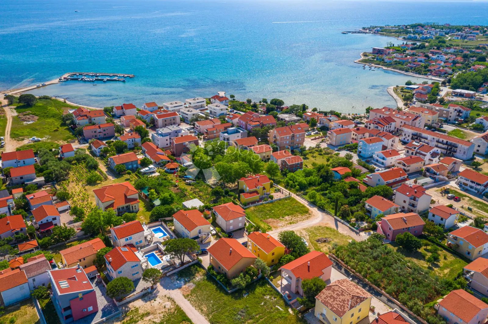 predivna kamena vila s bazenom i uhodanim biznisom - slika 15