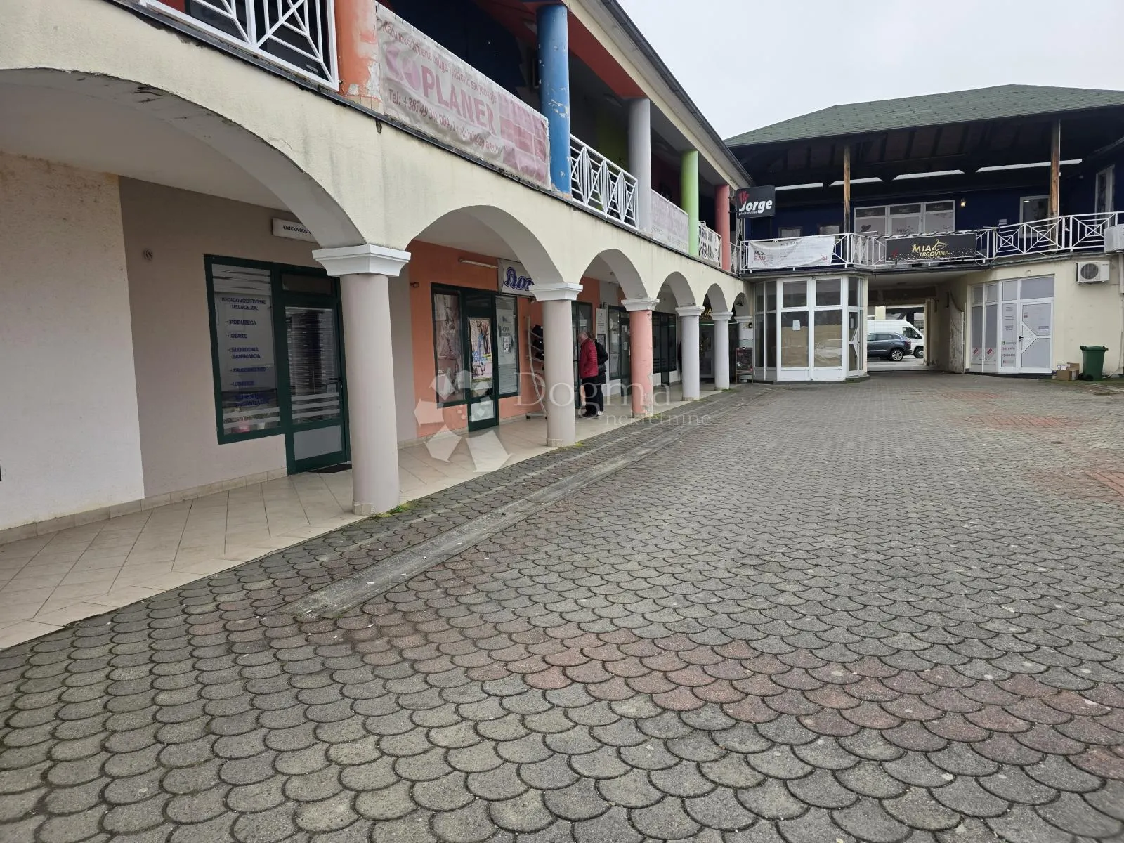 poslovni prostor / lokal za najam – centar zlatara, frekventna tranzitna lokacija - slika 3