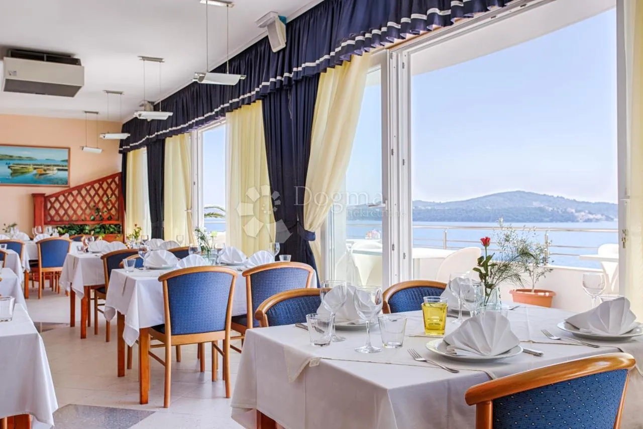prekrasan obiteljski hotel sa restoranom, 80m do mora! - slika 1