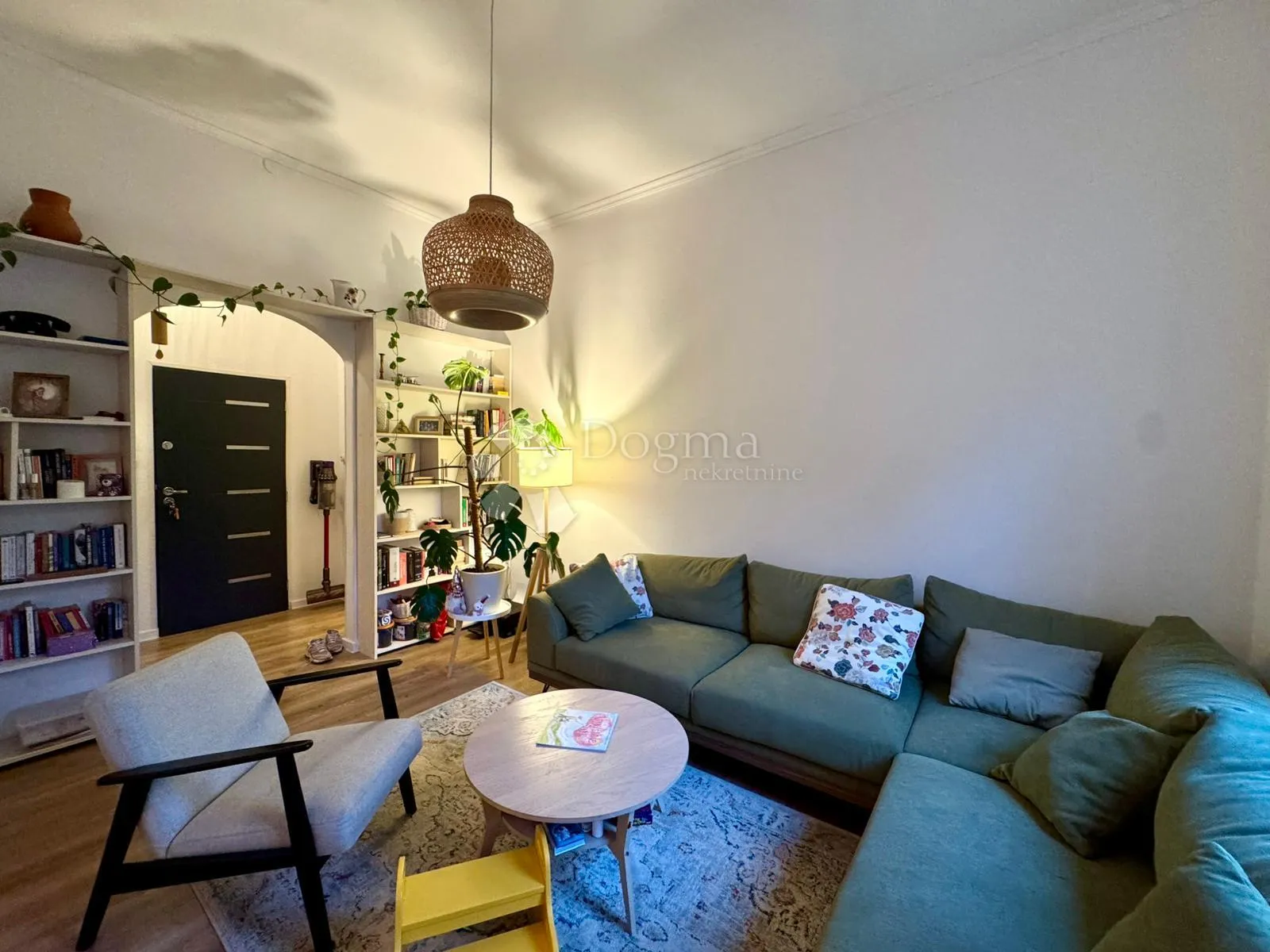 renovirani austrougraski stan, top lokacija - 81,14m2 - slika 4