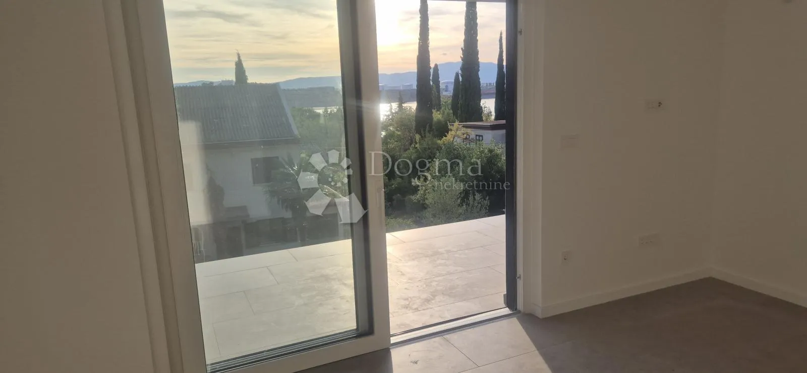 krk, omišalj - predivan apartman u novogradnji samo 150 metara od mora - slika 4