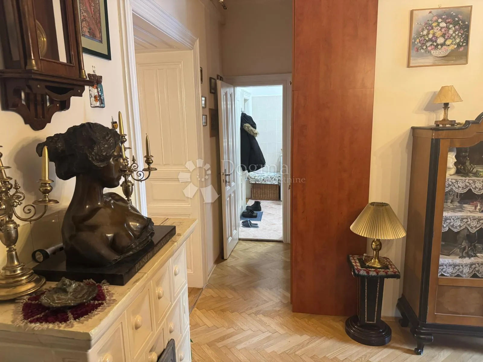 raskoš građanskog stana u srcu zagreba – spoj klasike i prestiža - slika 5