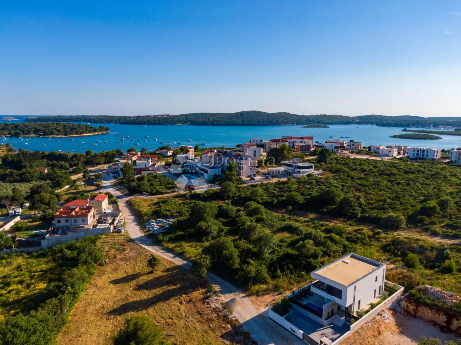 impresivna vila nedaleko od mora! - slika 33