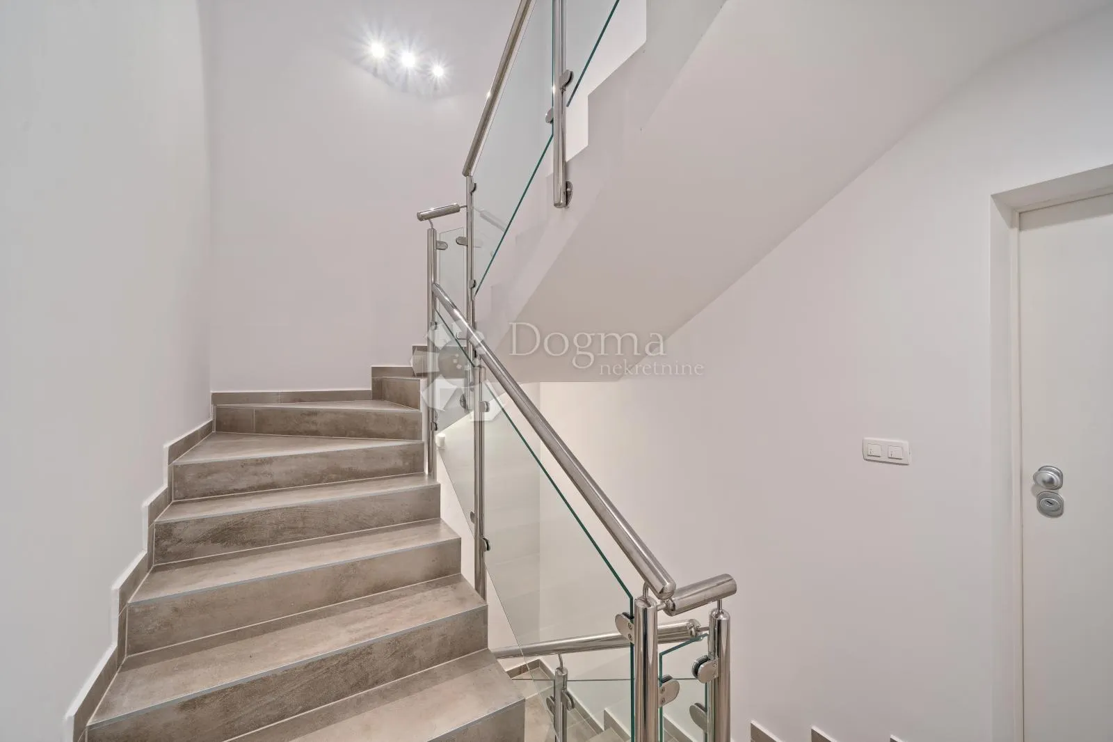 brodarica- penthouse 120m od mora as4 - slika 20