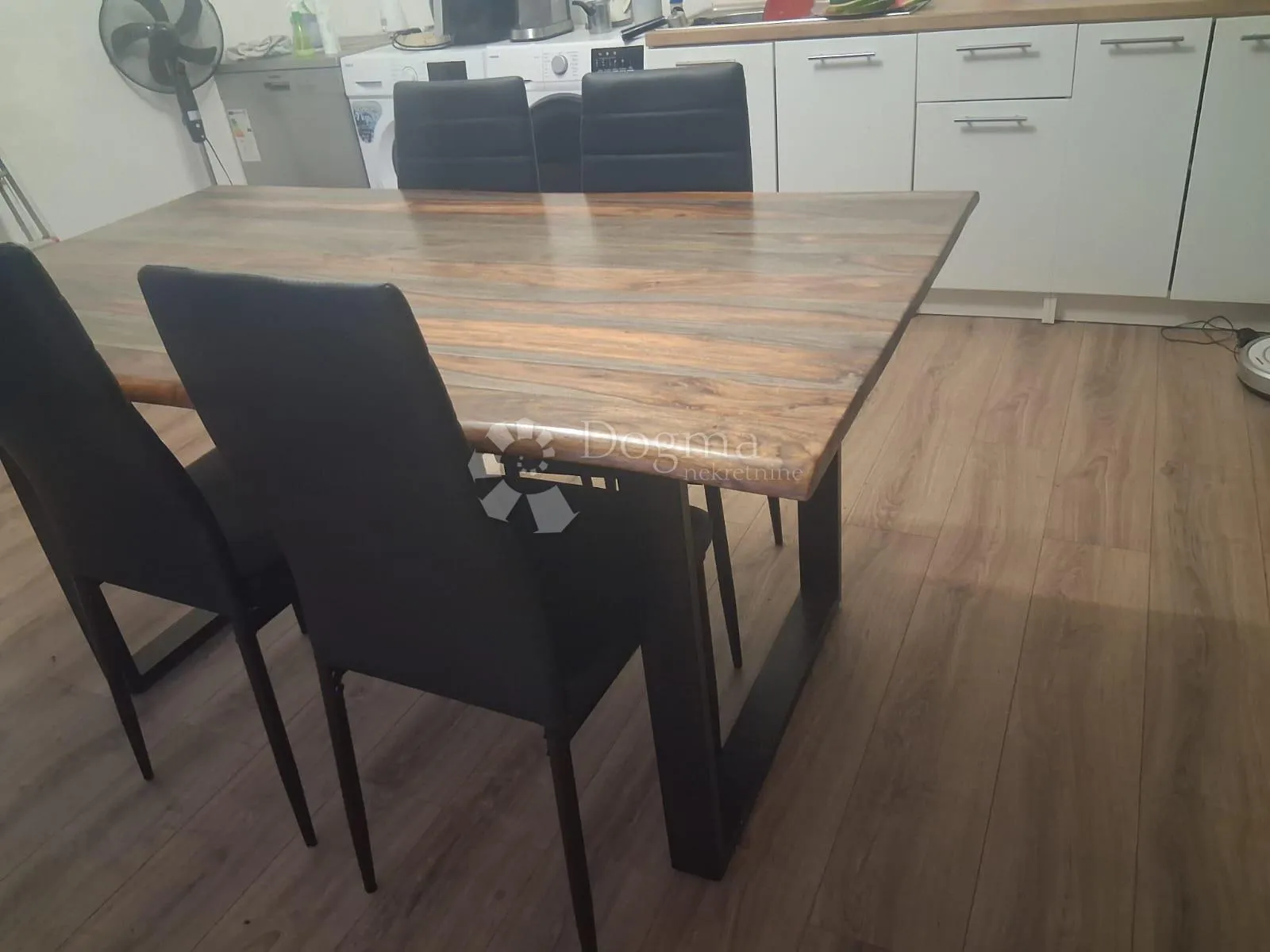 prostrana kuća s pomoćnim objektom i okućnicom - slika 7