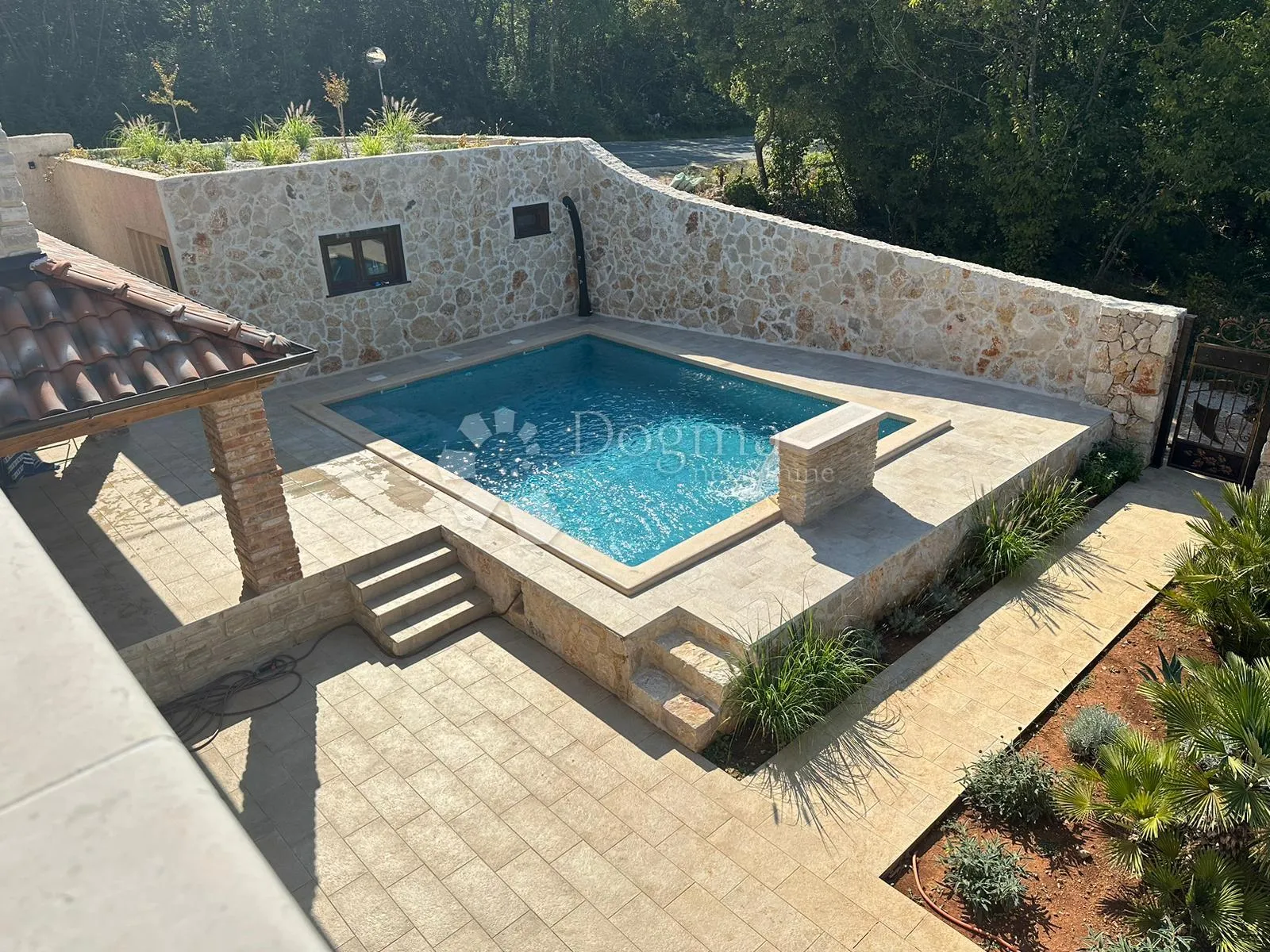 otok krk - kamena vila s bazenom - slika 21