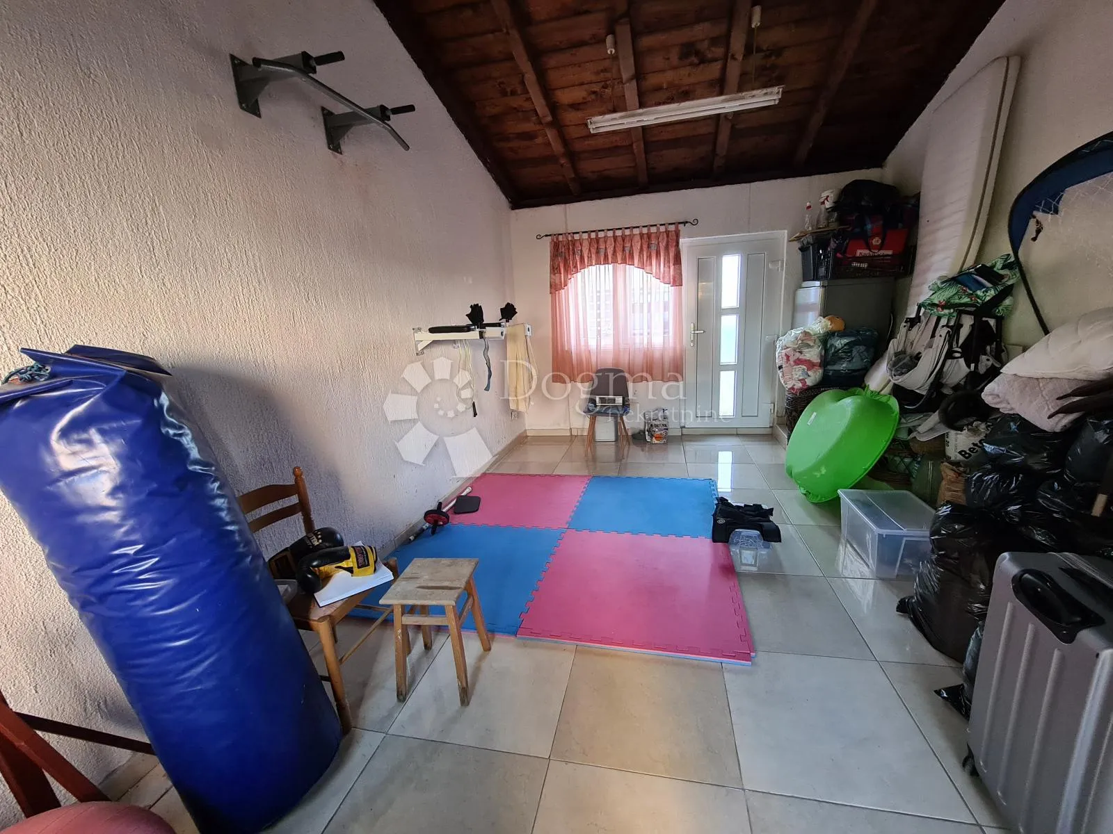 pula kuća sa 4 stana, okućnicom i garažom! pula, centar - slika 21