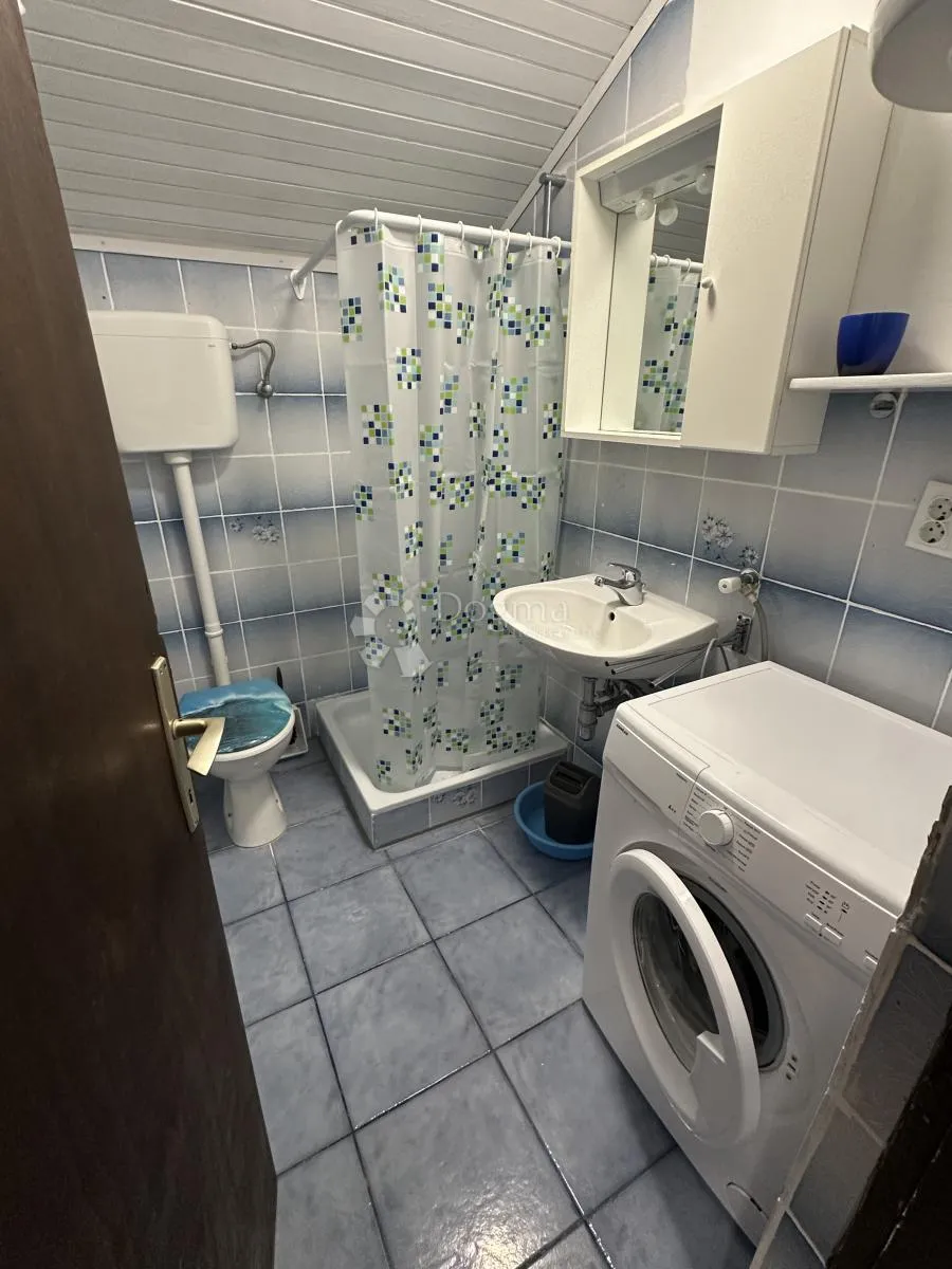 vodice, predivna kuća s tri stambene jedinice - slika 27