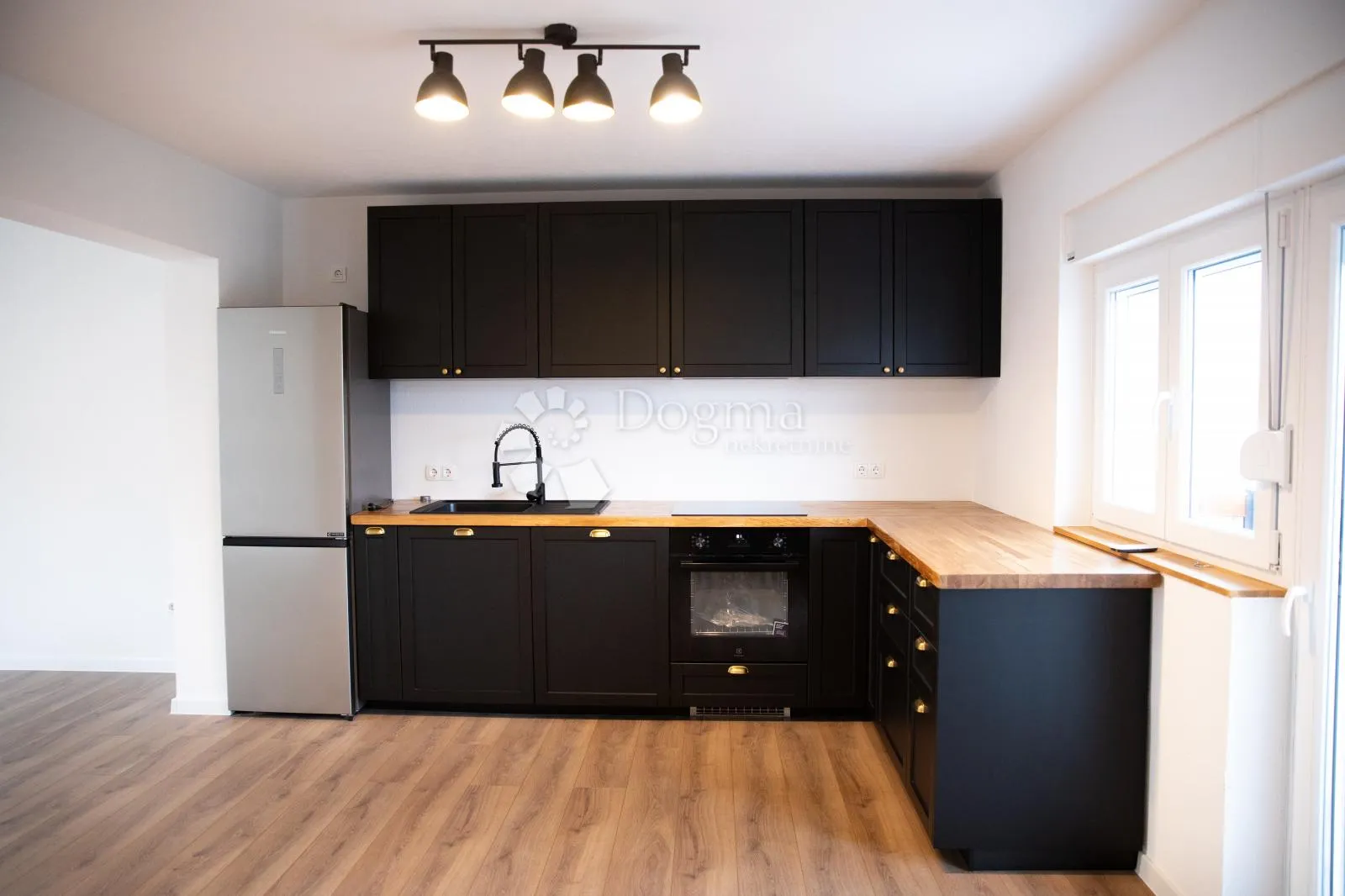 elegantno obnovljena kuća s pogledom – daruvar - slika 7