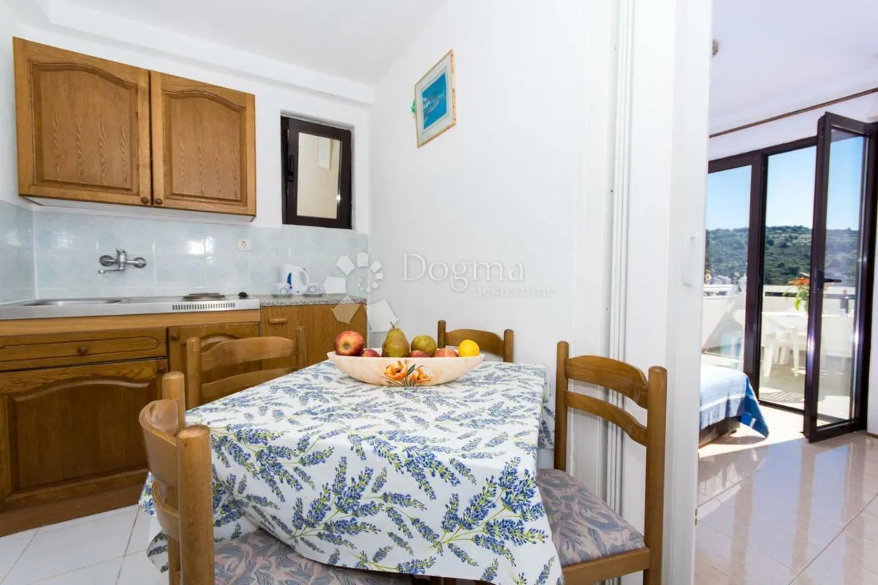 kuća s apartmanima, bazenom i garažom – okrug gornji - slika 15