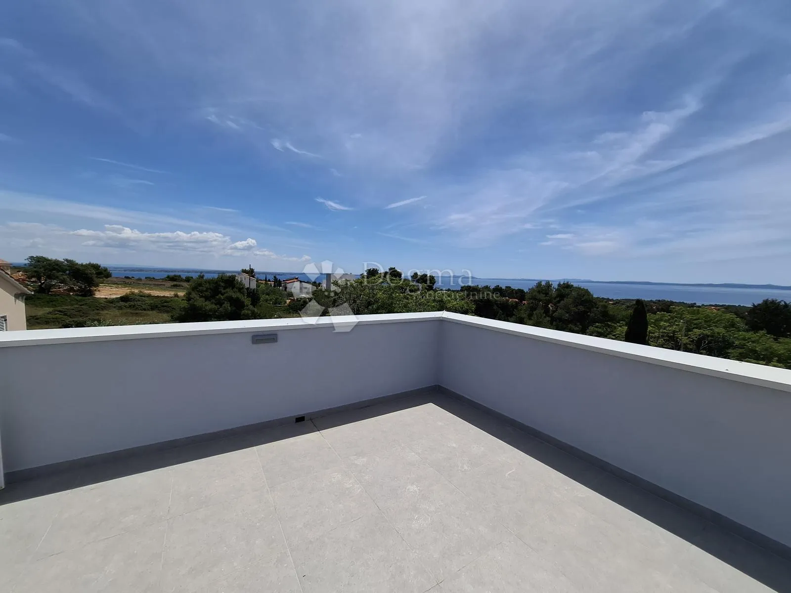 moderna vila sa bazenom - slika 8