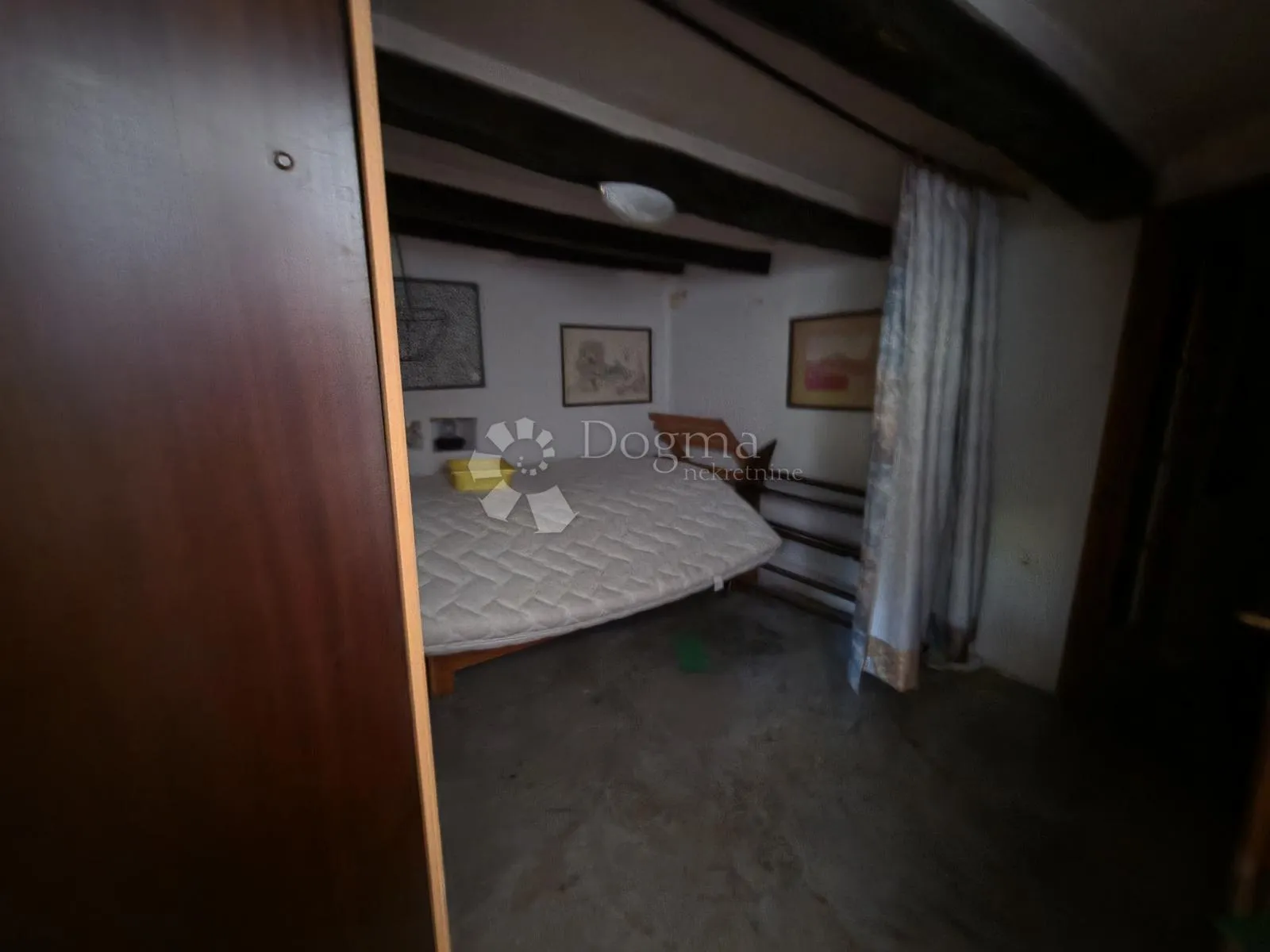 samostojeća kuća, 405m2, roč - slika 16