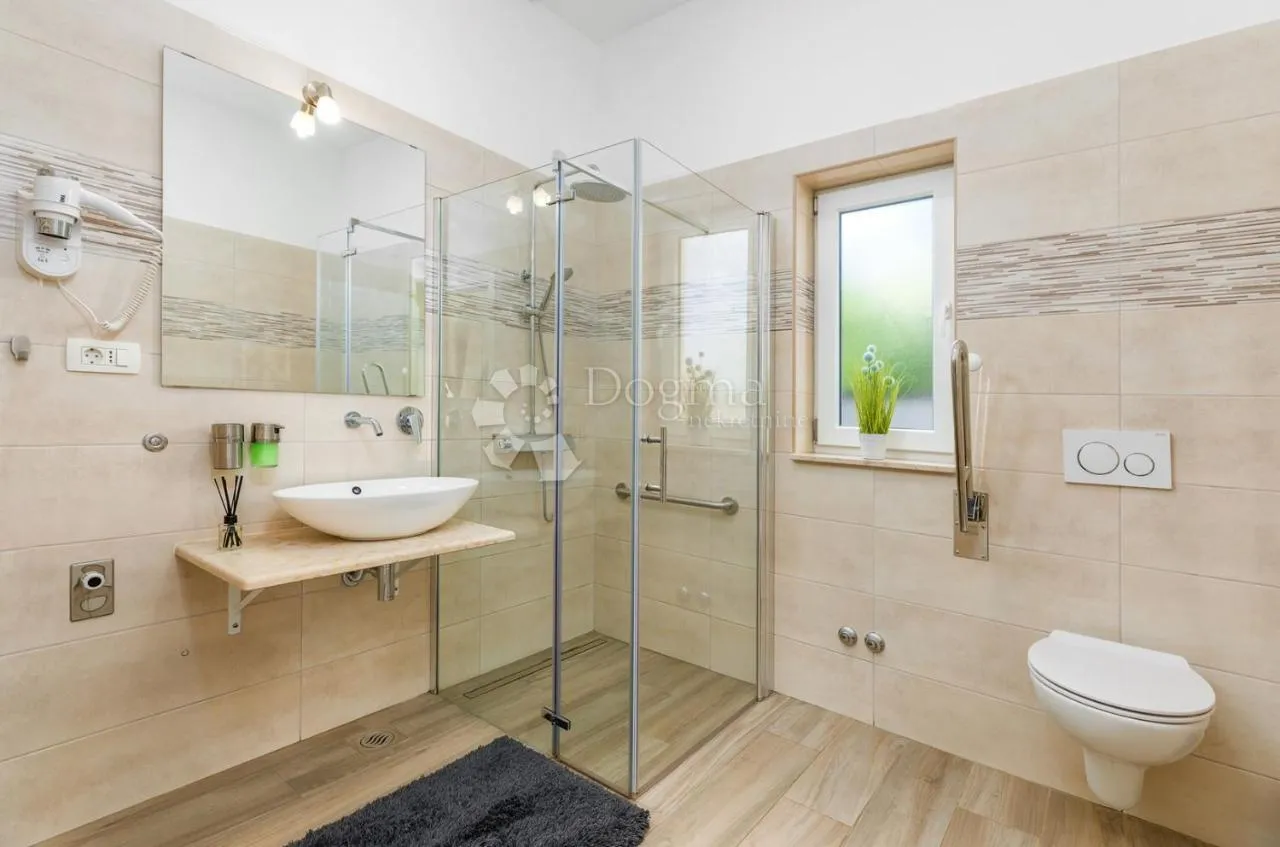 villa u banjolama 150m2 za dugoročni najam - slika 35