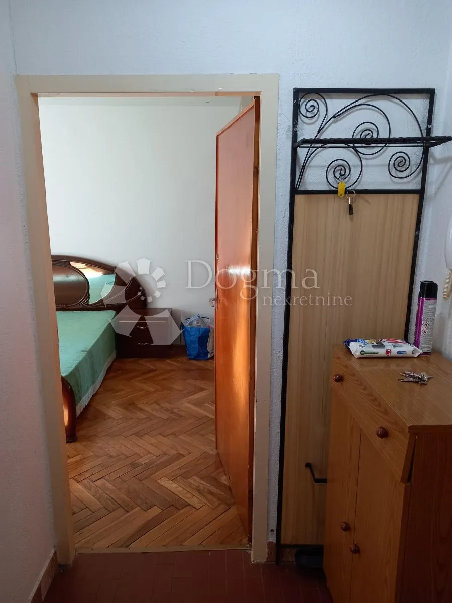vojak, solidan stan na dobroj lokaciji - slika 19