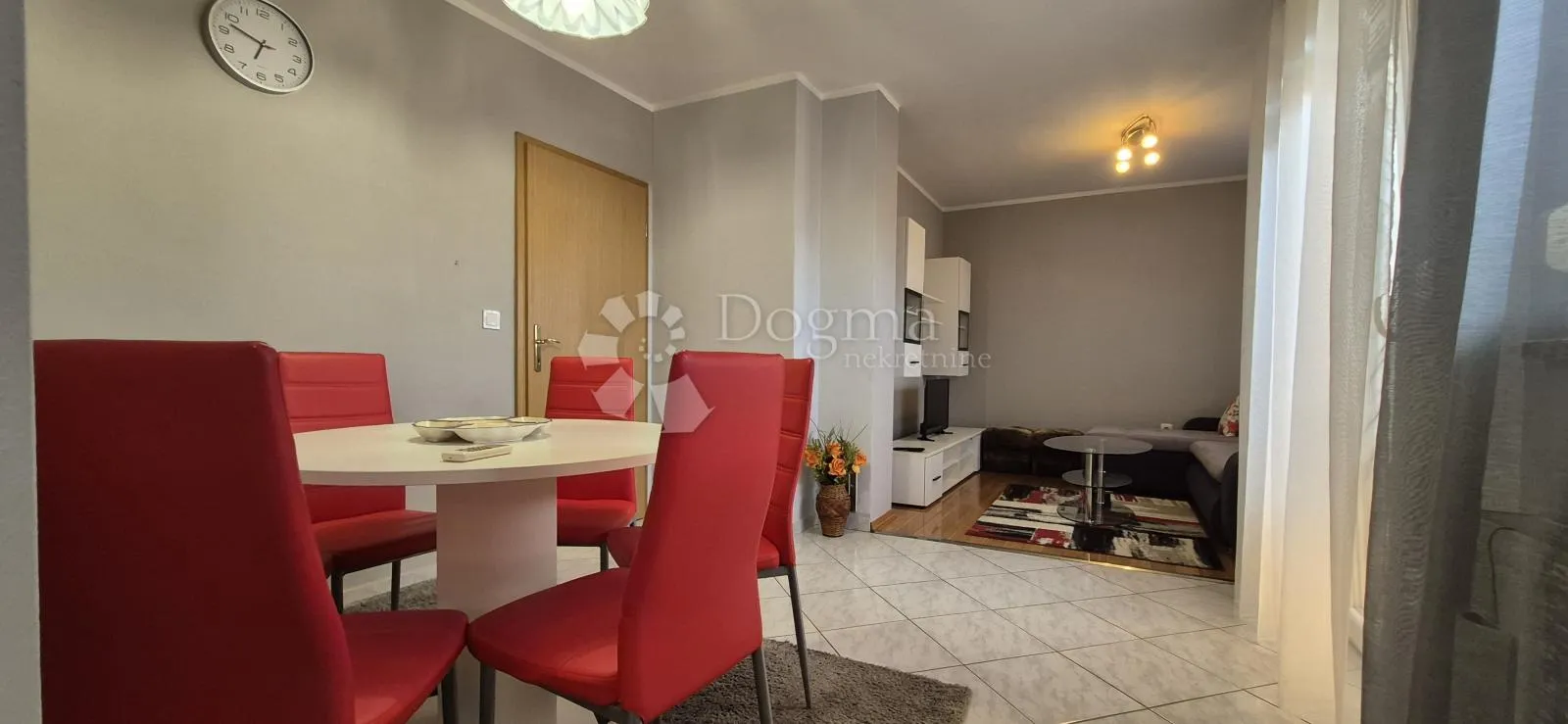 kuća sa 2 stana i bazenom - slika 125