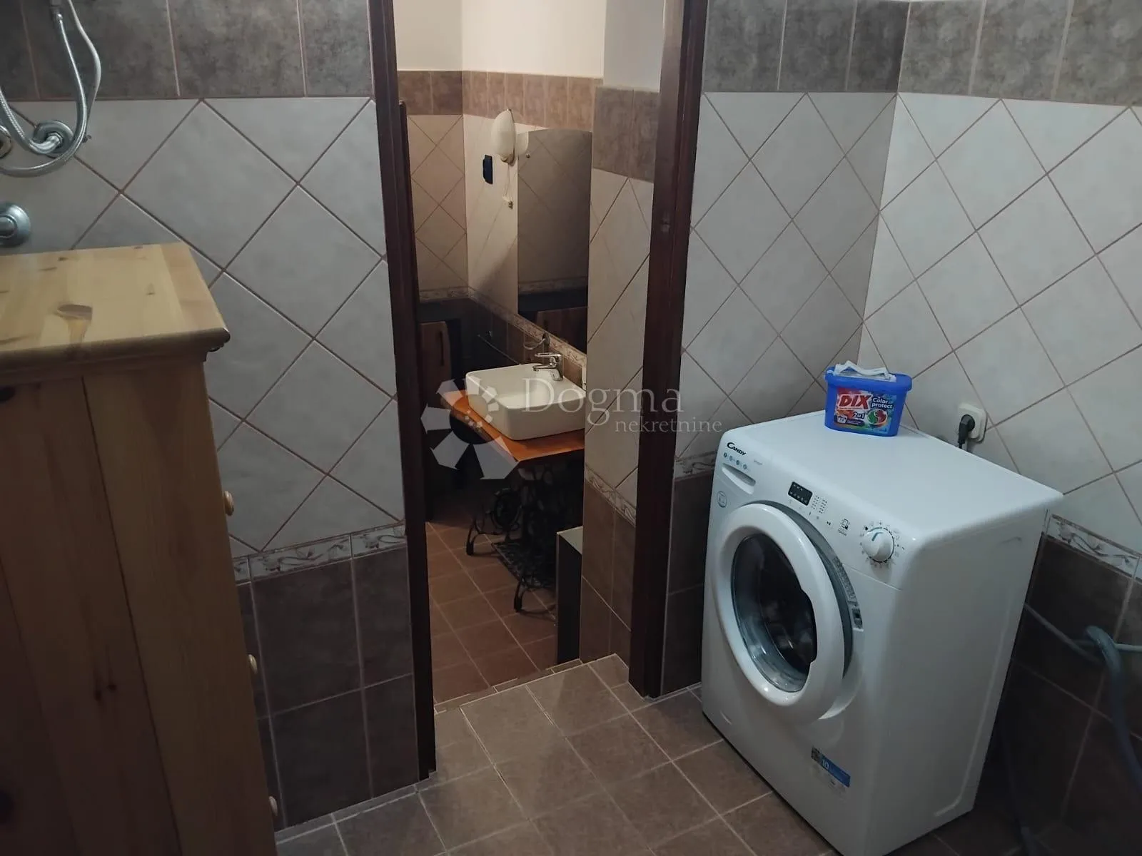 komforan stan u kostreni sa uključenim režijama u cijeni - slika 19