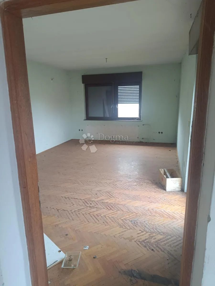 prostrana kuća u glini za adaptaciju - slika 4