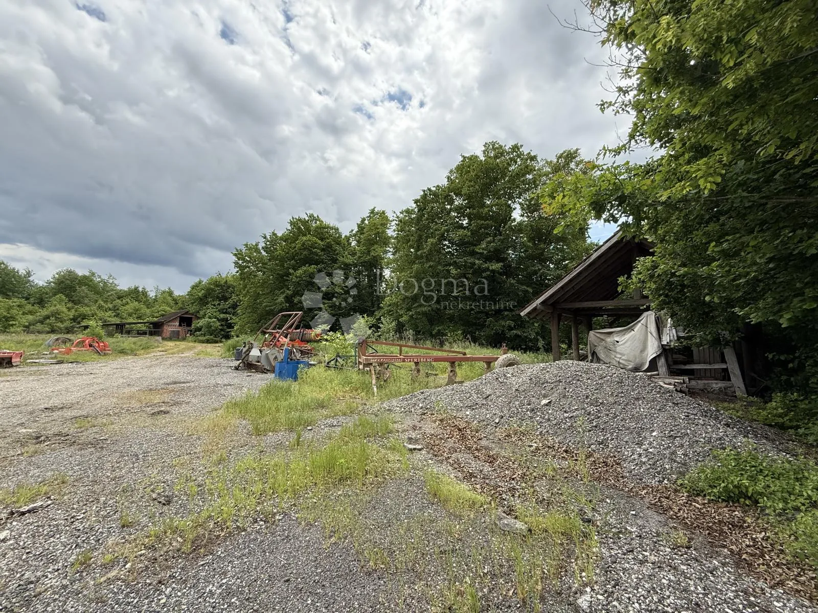 poljoprivredno zemljište 12.063 m² s gospodarskom zgradom 600 m² - slika 7
