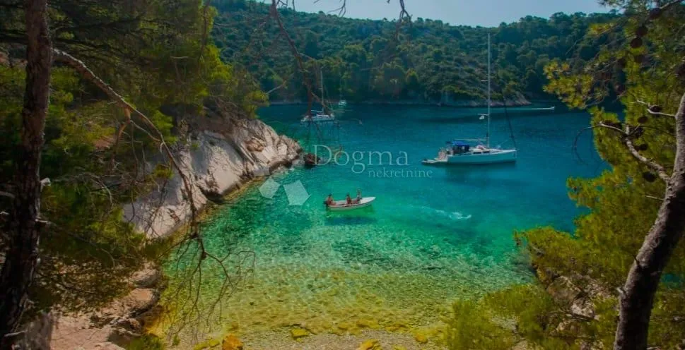 šolta-prvi red do mora, građevinska parcela 2068 m2 i kuća 10 metara do plaže - slika 5